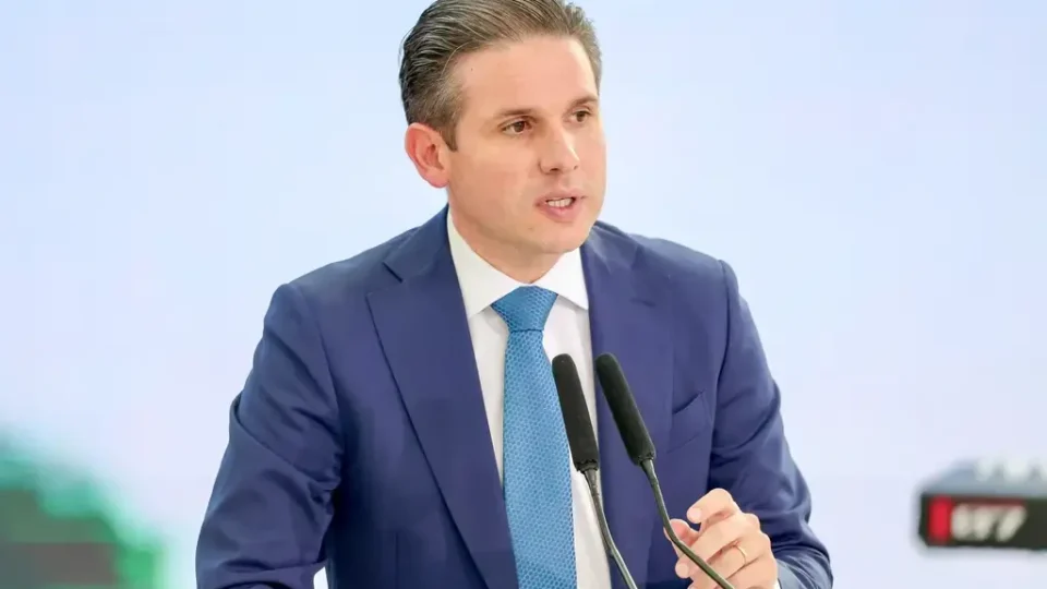 Motta prevê votar escala 6×1 em maio e compara proposta a fim da escravidão