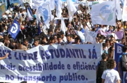 PESQUISA: Para 73%, a escola deve ensinar sobre política e questões sociais