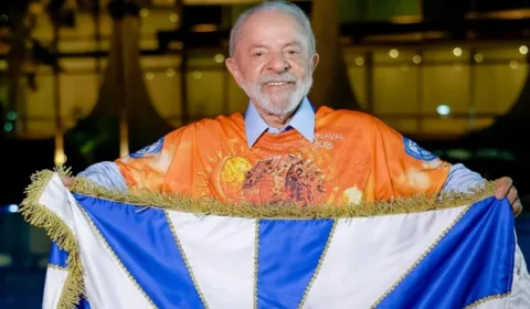 Lula barra participação de ministros no desfile de Carnaval em sua homenagem