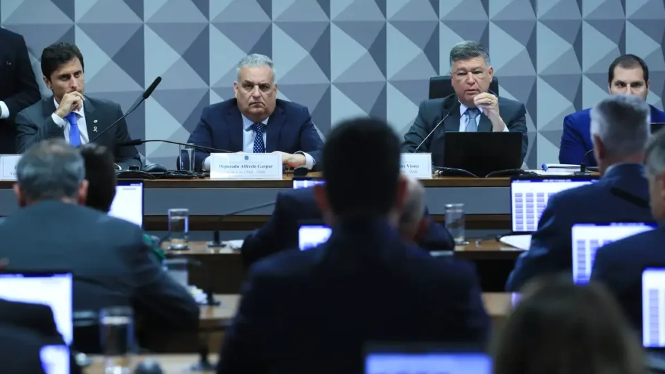 Deputado pede convocação de marqueteiro ligado ao PL e ex-policial na CPMI do INSS