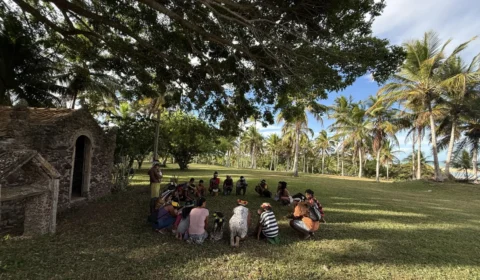 Indígenas retomam área na praia do ‘primeiro contato’ na Bahia e pedem demarcação