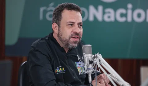 Acabar com a escala 6×1 é prioridade do governo, afirma Boulos