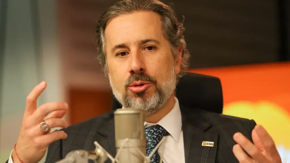 Ministro da CGU exalta combate à corrupção no governo Lula ao citar caso Master e fraudes do INSS