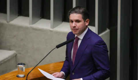 Hugo Motta promete avançar sobre escala 6×1 e trabalho por aplicativos