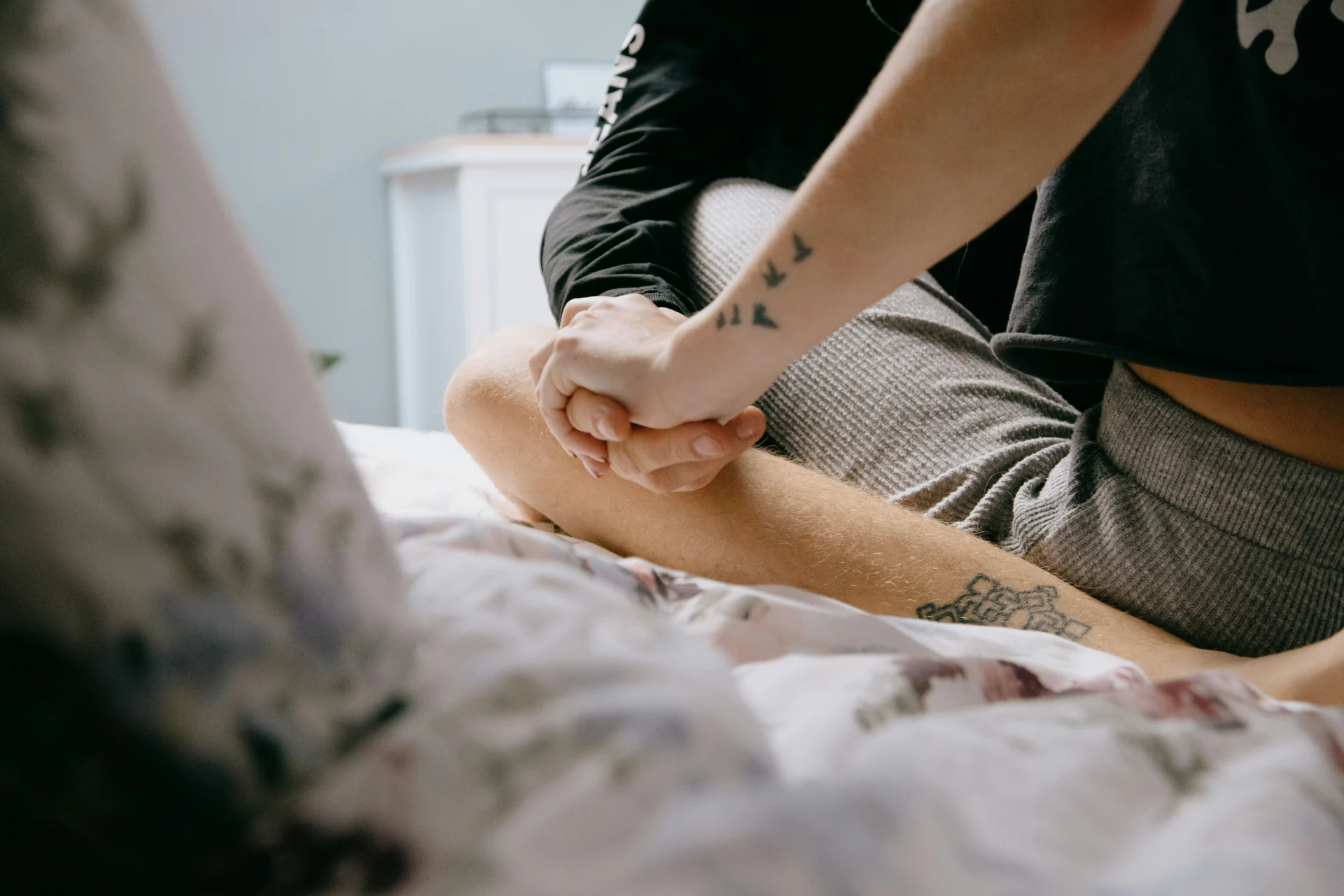 amorpar conexão de mãos dadas romance relação datação intimidade