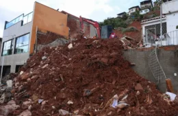 Moradores desalojados de Juiz de Fora vivem incerteza de retorno um mês após chuvas