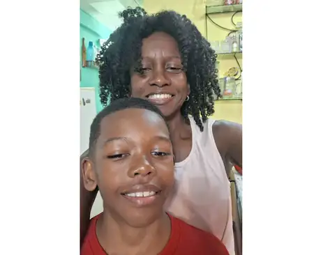 Mãe de Robin, de 9 anos, arquiteta Ivón Rivas diz que apagões em Havana passaram a ser imprevisíveis e com maior duração - Foto: Arquivo pessoal/Divulgação