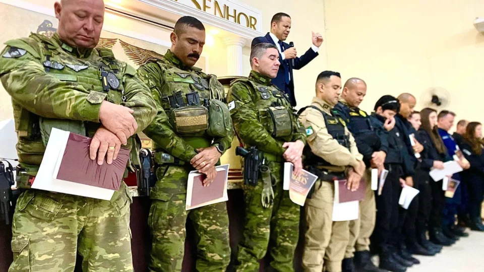 Contrariando portaria da PM, Igreja Universal atua sem cadastro em quartéis do Paraná