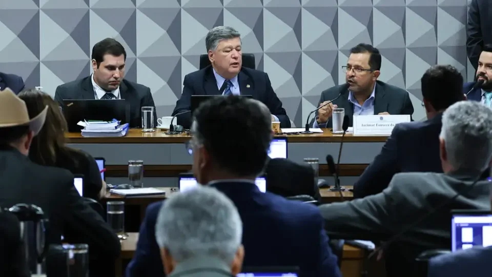 CPMI do INSS propõe indiciamento de Lulinha, Vorcaro, ex-ministros e parlamentares