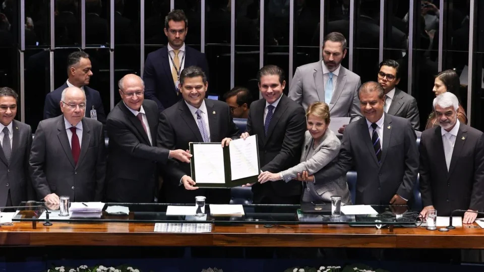 Congresso promulga acordo entre Mercosul e União Europeia após décadas de negociação