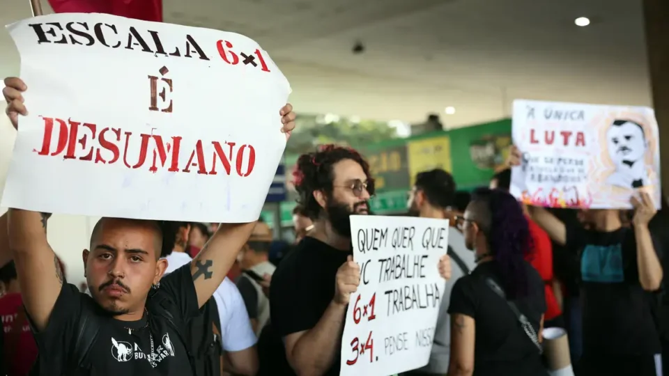 Oito em cada 10 brasileiros de até 40 anos defendem fim da escala 6×1