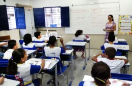 Aposentar o professor ou exauri-lo?