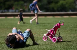 Senado aprova projeto de lei que amplia licença-paternidade