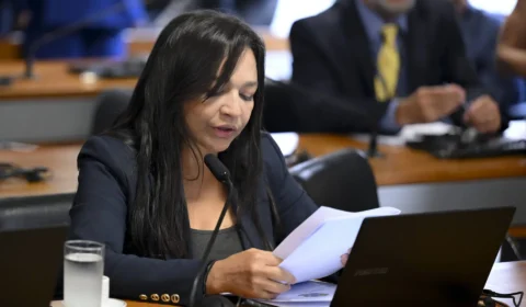 ‘Não podemos premiar quem comete falta grave’, diz relatora de PEC que atinge militares