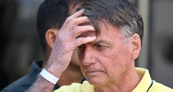 Com tornozeleira, STF mantém controle rígido sobre Bolsonaro na domiciliar
