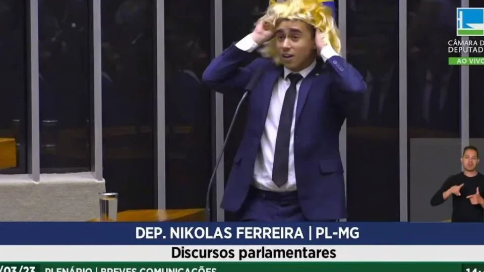 Justiça anula condenação de Nikolas por discurso transfóbico com peruca