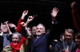 Socialistas conquistam principais cidades francesas, extrema direita se mantém no interior