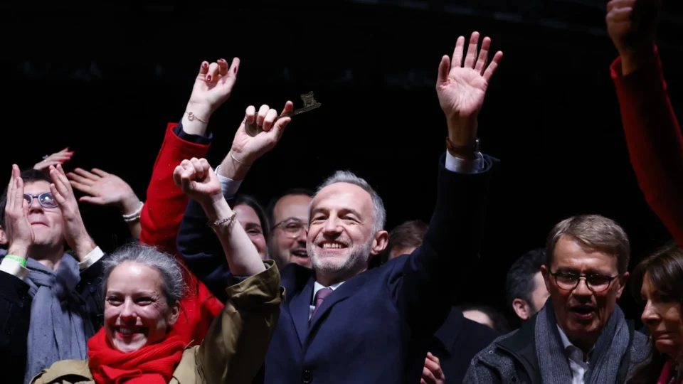 Socialistas conquistam principais cidades francesas, extrema direita se mantém no interior