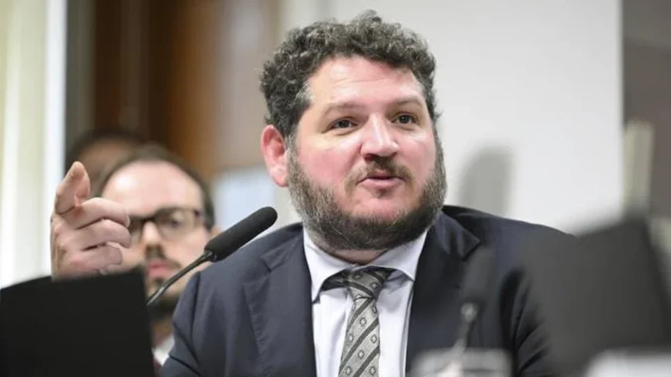 Depoimento em CPI aponta comando oculto no Master e diz que Tanure é apenas ‘uma das cabeças’