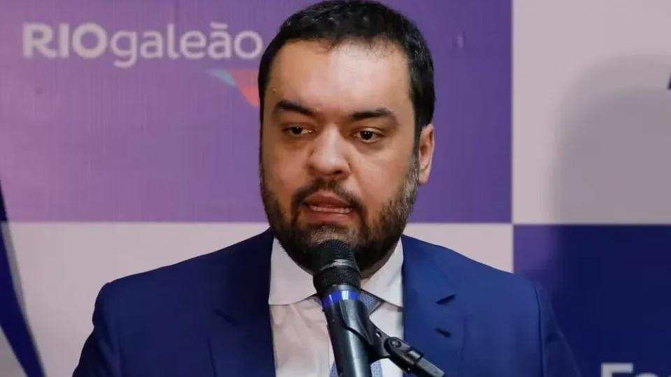 Sensacionalista: Cláudio Castro renuncia e ninguém lembrava que ele era governador do RJ