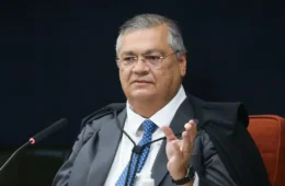 Dino questiona possível uso de emendas parlamentares em filme sobre Bolsonaro