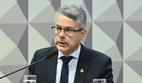 Senador diz que Flávio Bolsonaro teme investigação sobre STF e Banco Master
