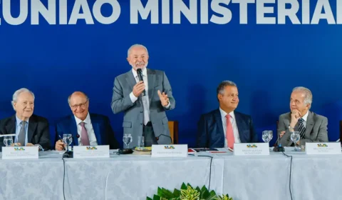 Metade dos ministros deixa o governo, e Lula cobrará atuação em campanha eleitoral