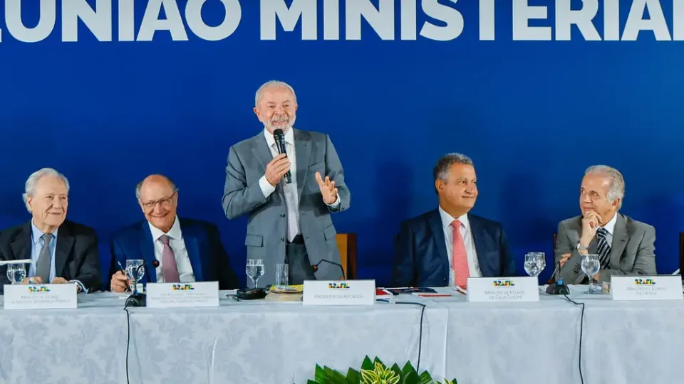 Metade dos ministros deixa o governo, e Lula cobrará atuação em campanha eleitoral
