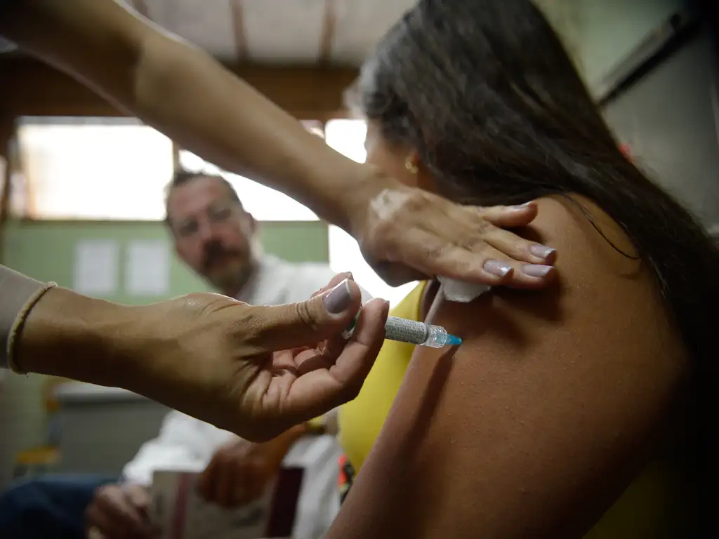 O que fazer se você tomou a vacina da dengue do Butantan suspensa pelo SUS