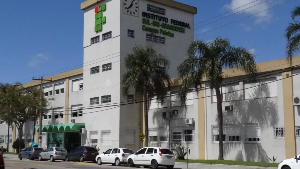 Estudantes fazem ranking sexual com fotos de alunas em colégio federal no RS
