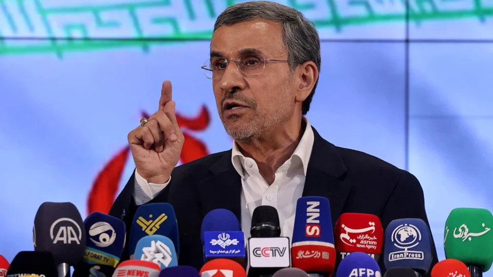 Ex-presidente Ahmadinejad também estaria entre os mortos, diz agência