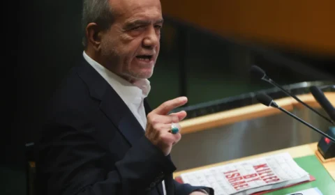 Irã suspende ataques aos vizinhos e afirma que não haverá ‘rendição incondicional’ aos EUA
