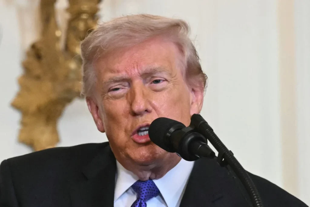 Trump anuncia envio de agentes do ICE para aeroportos a partir desta segunda