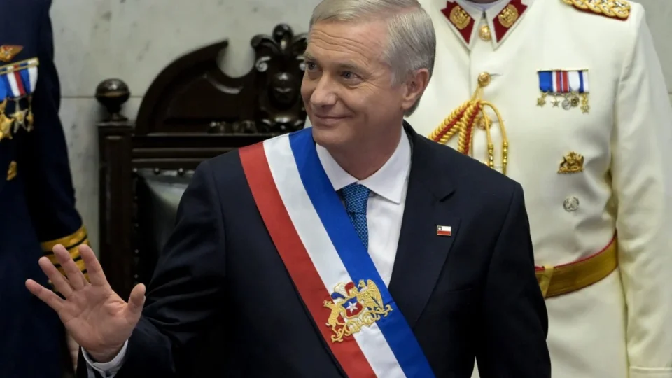 Ultradireitista José Antonio Kast toma posse como presidente do Chile