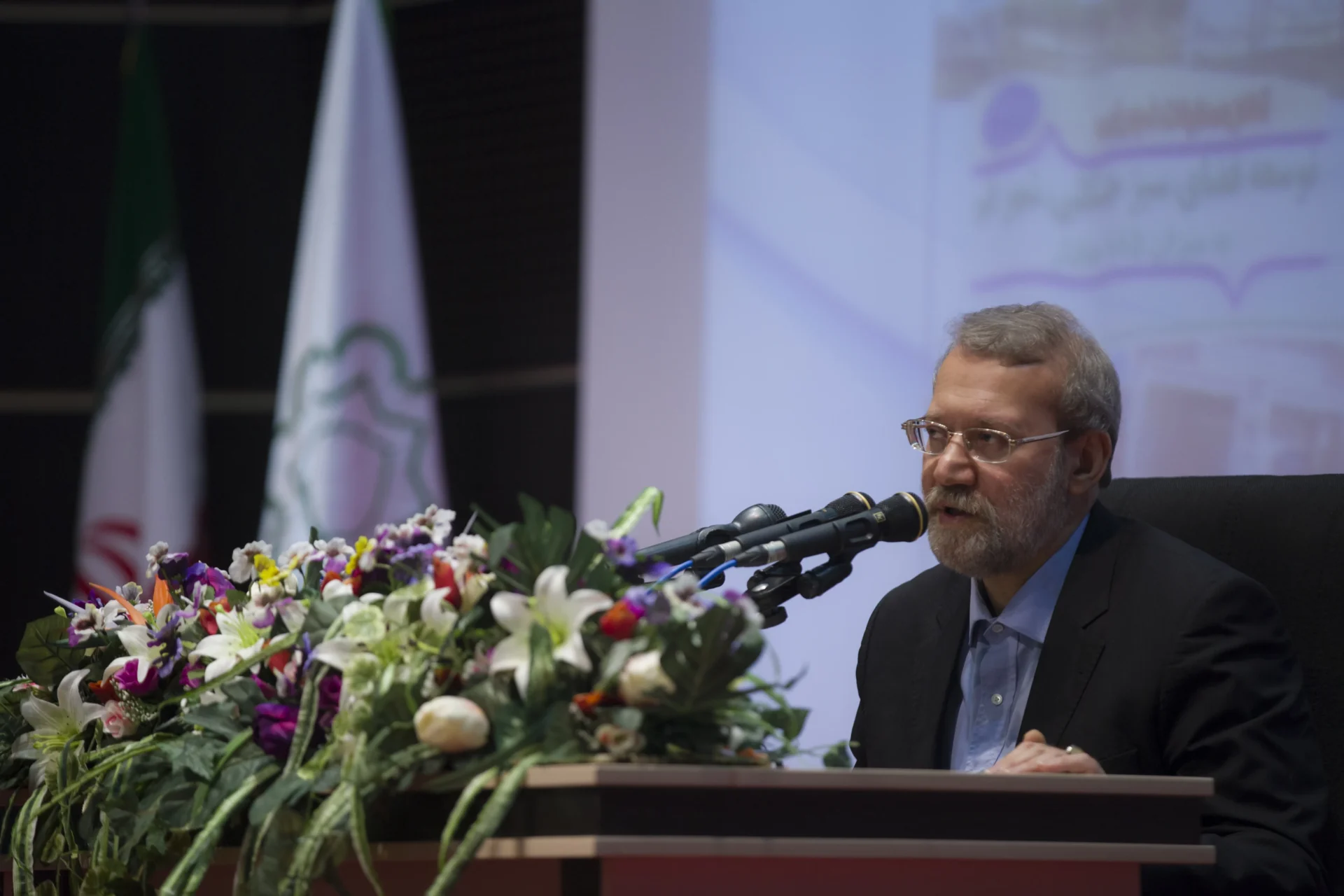  Ali Ardashir Larijani (nasceu 3 de Junho de 1958 em An-Najaf, Iraque) é um político, filósofo iraniano e atual presidente do Parlamento do Irã.