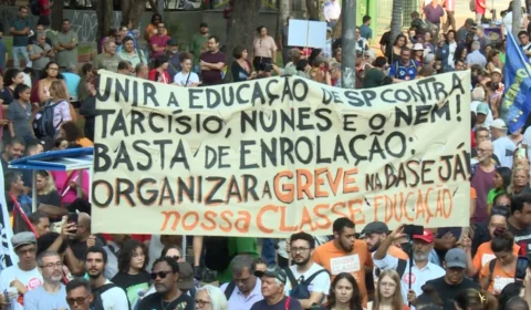 Vereadores aprovam reajuste proposto por Nunes, mas professores mantêm greve