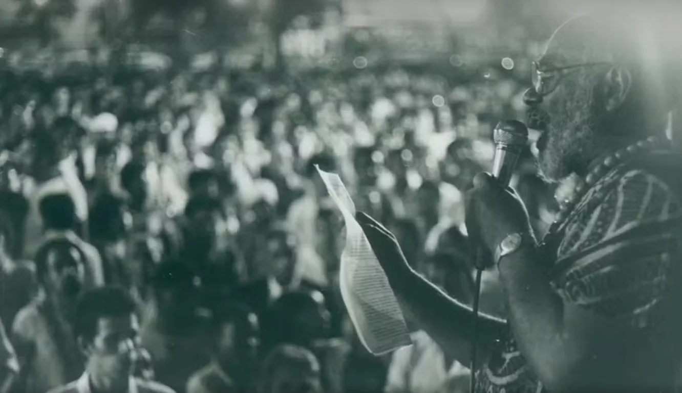Abdias Nascimento em discurso na Cinelândia, Rio de Janeiro, em 1983 | Crédito: Acervo Abdias Nascimento/ Ipeafro