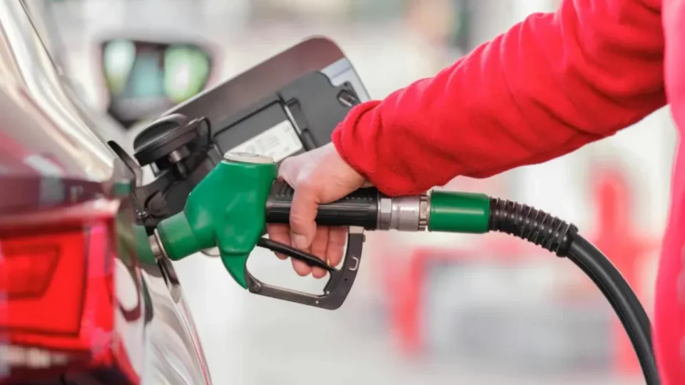 Petrobras reajusta diesel e preço sobe para distribuidoras a partir deste sábado