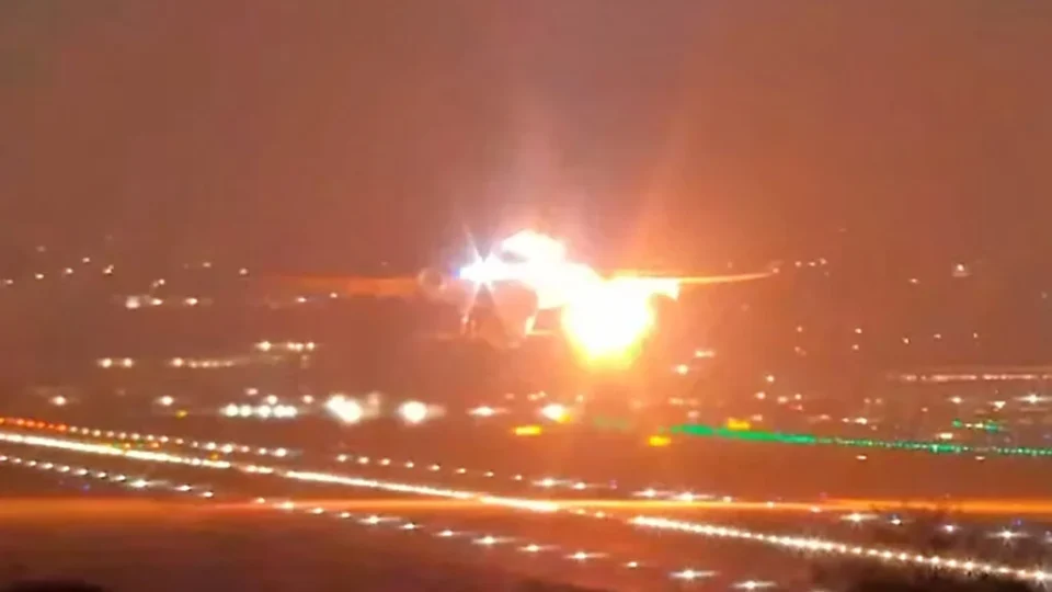 Turbina de avião explode após decolagem no aeroporto de Guarulhos