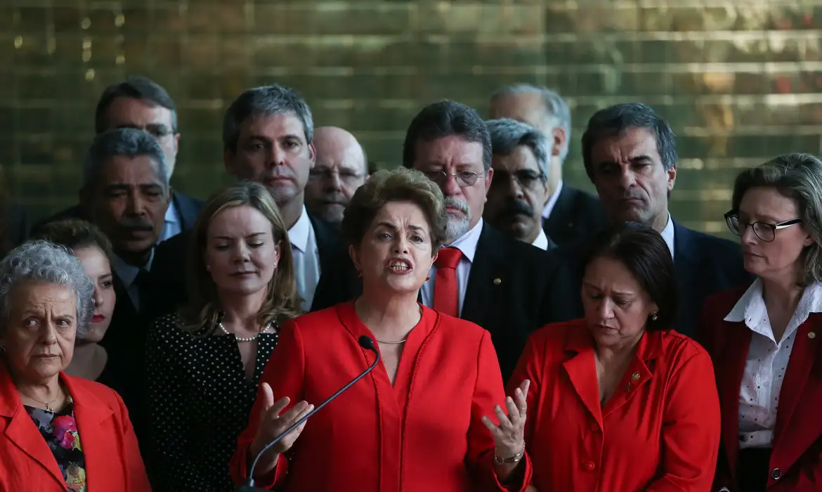 Na foto, a ex-presidente Dilma Rousseff em um discurso no Palácio da Alvorada após sofrer o processo de impeachment em 2016. Foto: Roberto Stuckert Filho/PR 