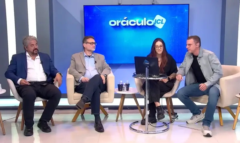 Participaram do evento de lançamento do Oráculo ICL (dá esquerda à direita) o especialista em marketing político Otávio Antunes, o professor João Cezar de Castro Rocha, a influenciadora digital Carolline Sardá e o economista Eduardo Moreira. 