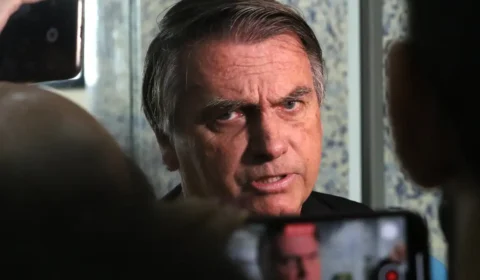 Defesa diz que Bolsonaro não tinha conhecimento sobre vídeo de Eduardo