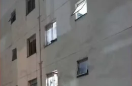Mulher pula de prédio com filha de 2 anos no colo para fugir de agressões do marido