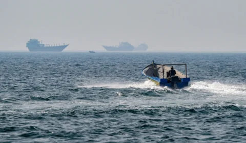 Irã reafirma soberania sobre Estreito de Ormuz e adverte: ‘Navios dos EUA não passarão’