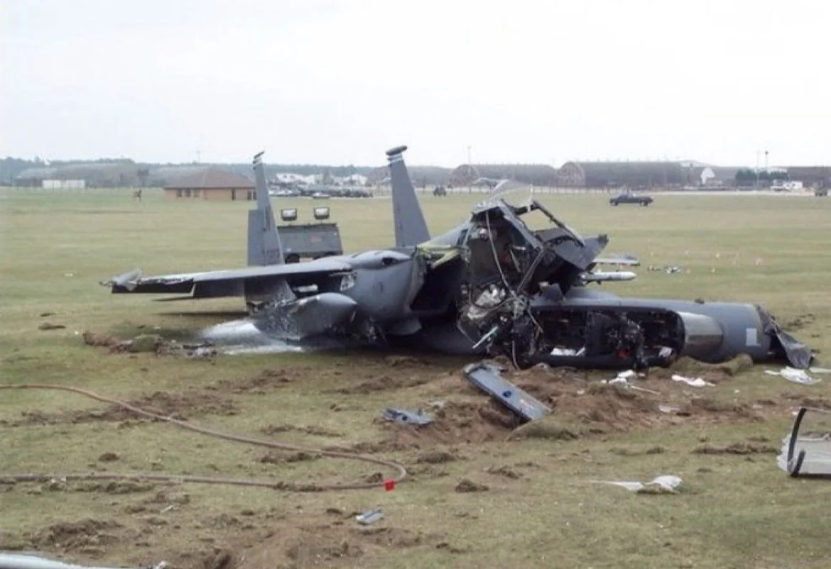 Caça americano abatido no Kuwait. Imagem: Reprodução/ Redes Sociais