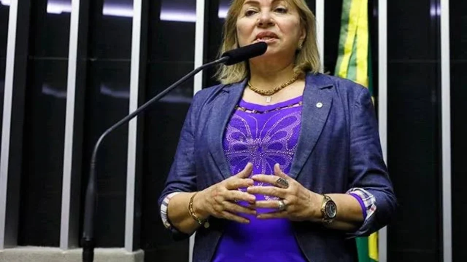 PF aponta deputada como articuladora de fraude bilionária no INSS