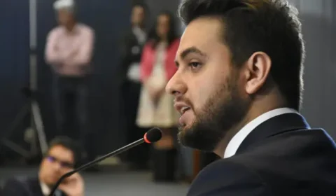 Moraes nomeia para cargo no STF delegado que indiciou Bolsonaro por trama golpista