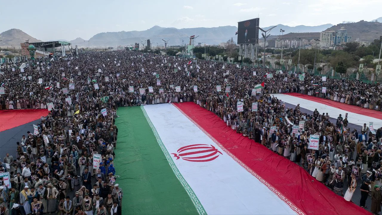 Manifestação em condenação ao assassinato do líder mártir da Revolução Islâmica e aos ataques dos EUA e do regime sionista ao Irã | Crédito: Tasnim News Agency