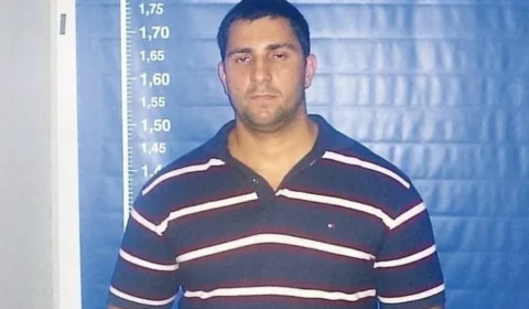 Ex-assessora de Flávio Bolsonaro é denunciada sob acusação de lavar dinheiro de filho miliciano