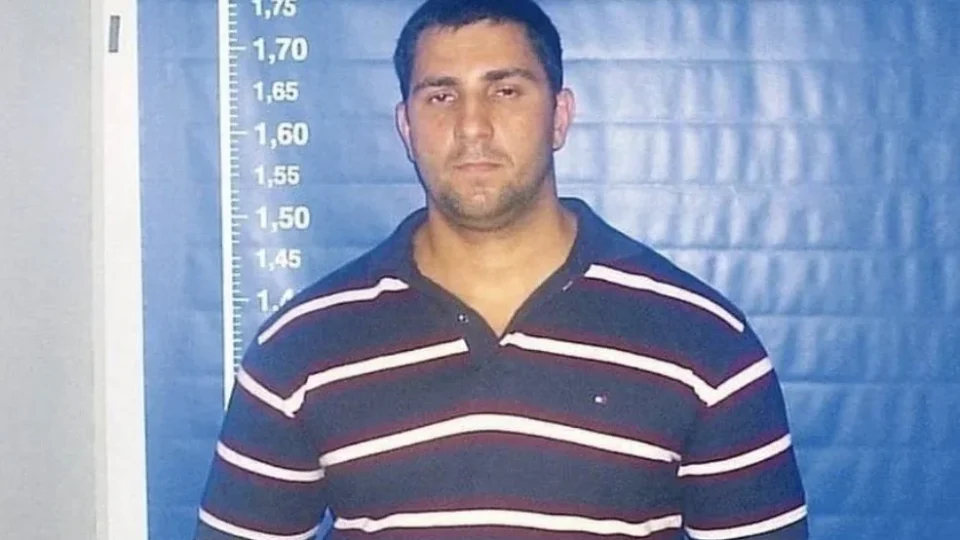 Ex-assessora de Flávio Bolsonaro é denunciada sob acusação de lavar dinheiro de filho miliciano